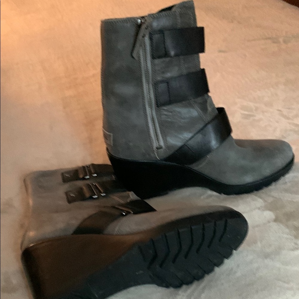 Sorel Gray and Black Heeled Boots